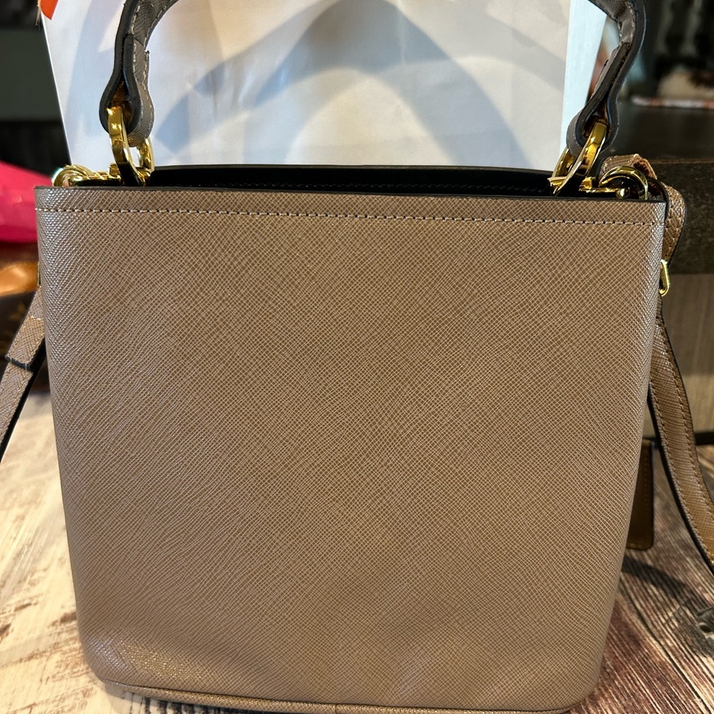 PRADA - Picture 8 of 12